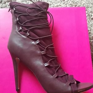 New Make an offer. Must sell today! Size 12 Heels